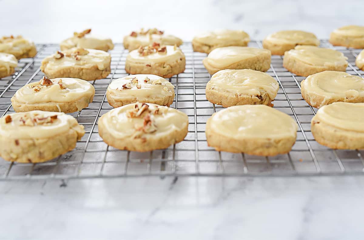 pecan sandies on a cooling rack