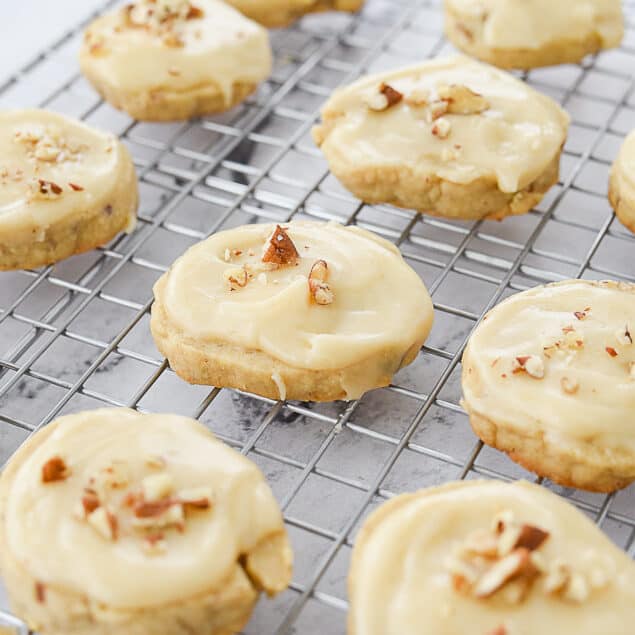 pecan sandies on a cooling rack