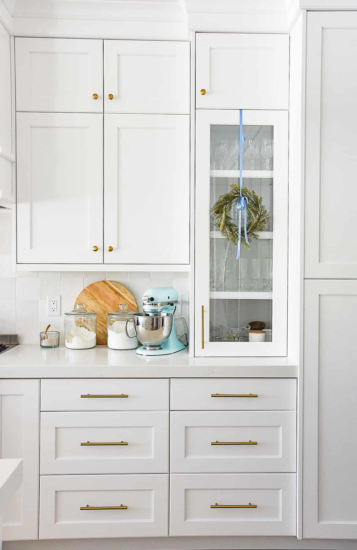 white kitchen cabinets