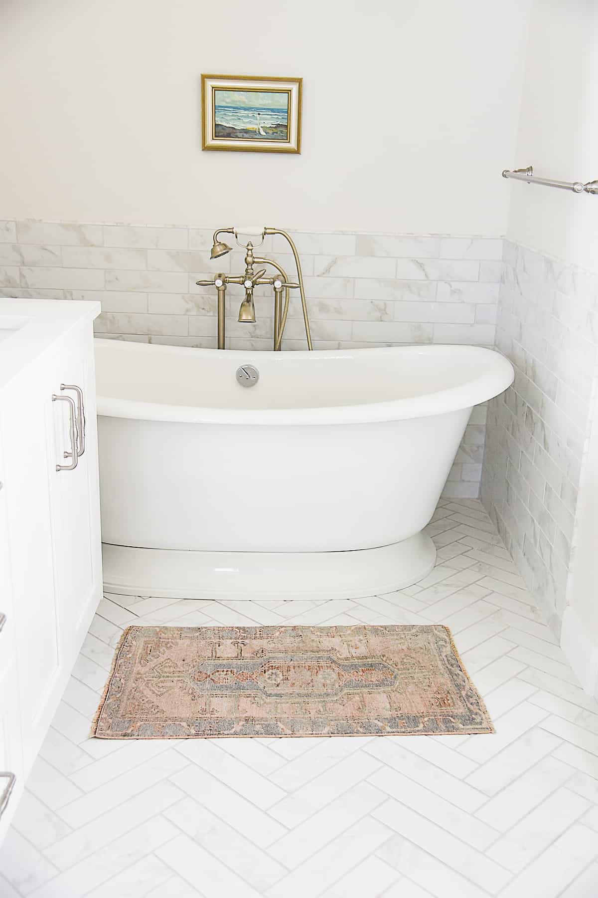 white bathtub