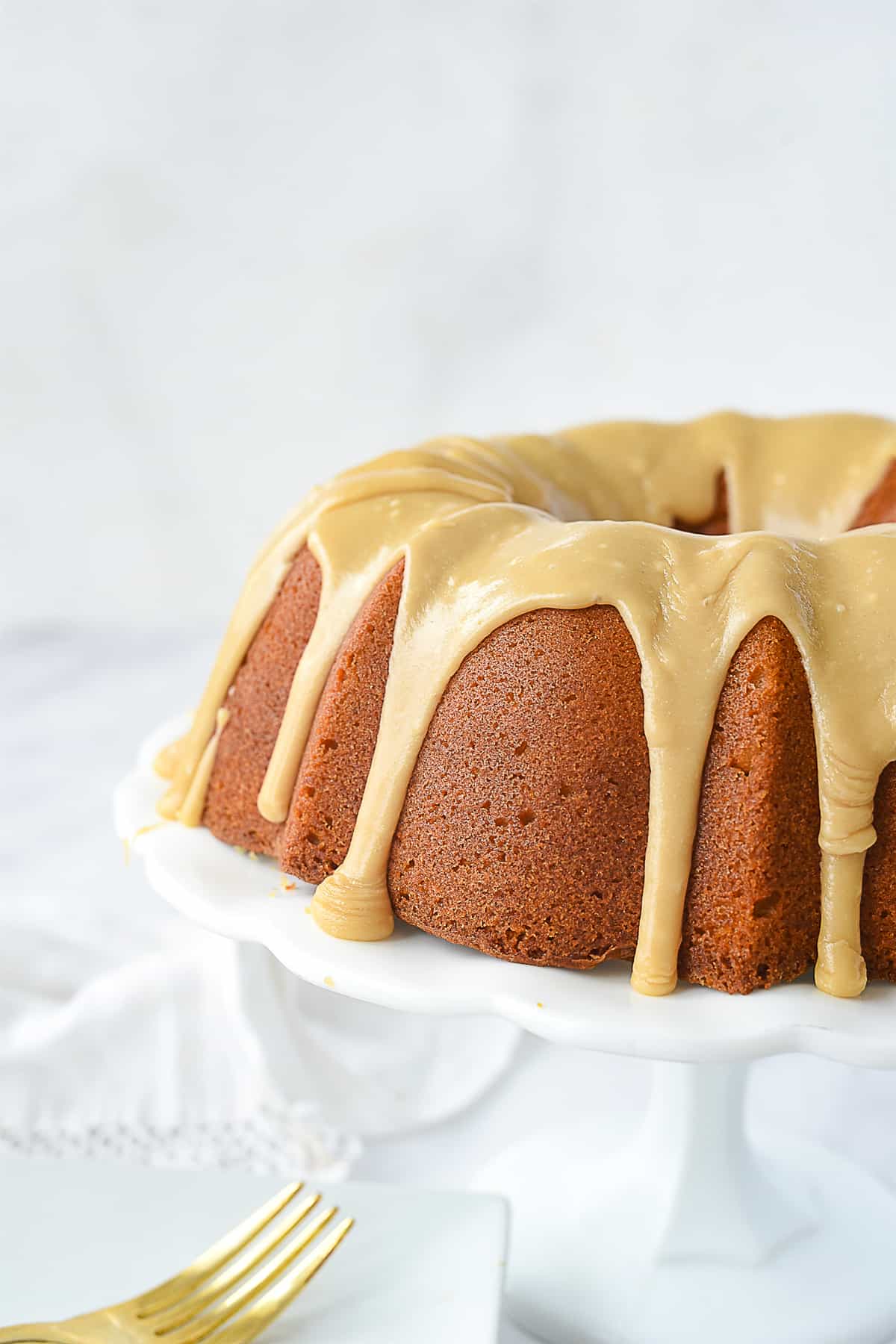 brown sugar cake on cake stand