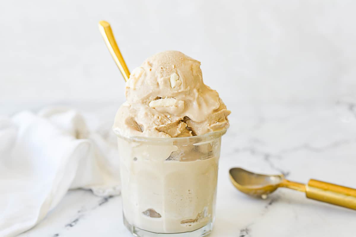 scoops of root beer float ice cream in a glass