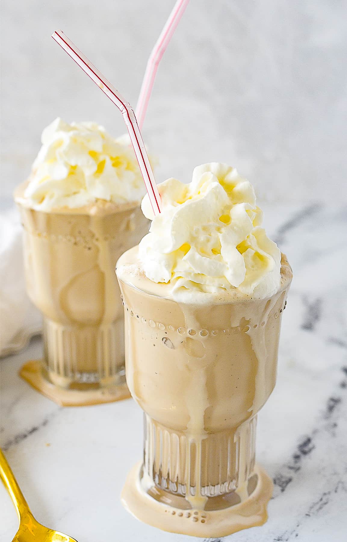 ROOT BEER MILKSHAKES WITH WHIPPED CREAM