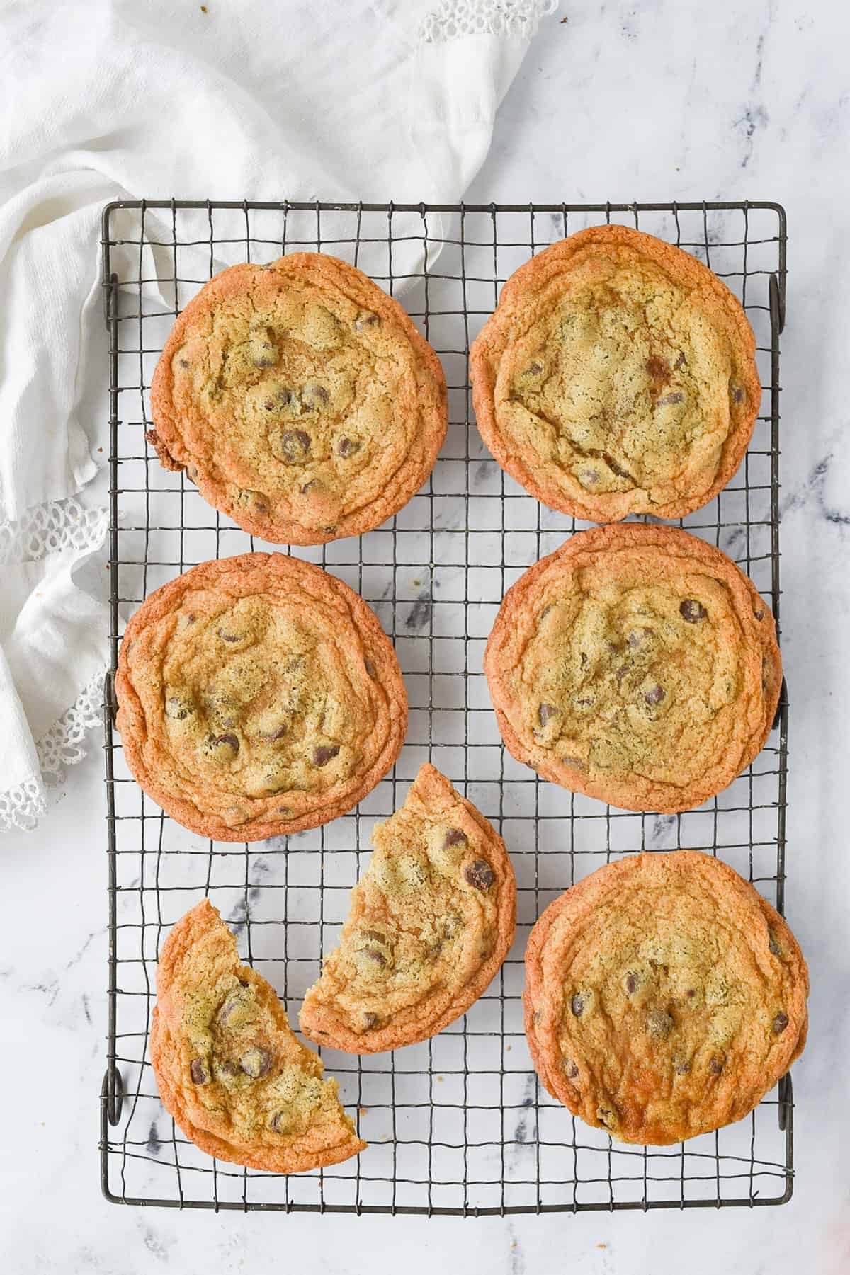 OVERHEAD SHOT OF SIX CHOCOLATE CHIP COOKIES