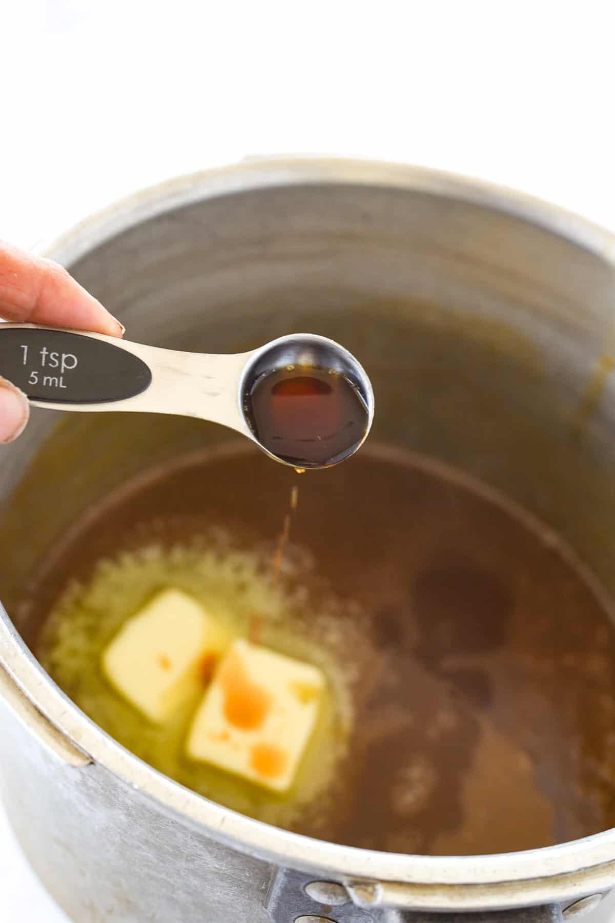 adding vanilla to caramel sauce