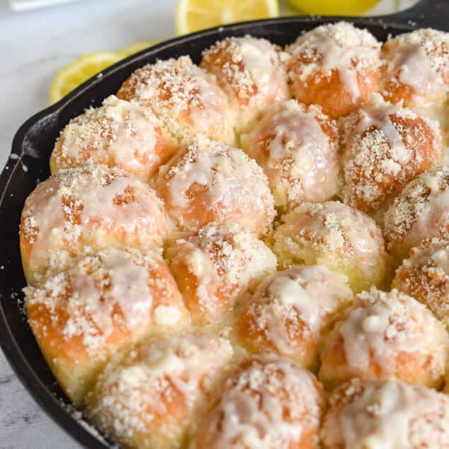 cast iron pan full of lemon pull apart rolls