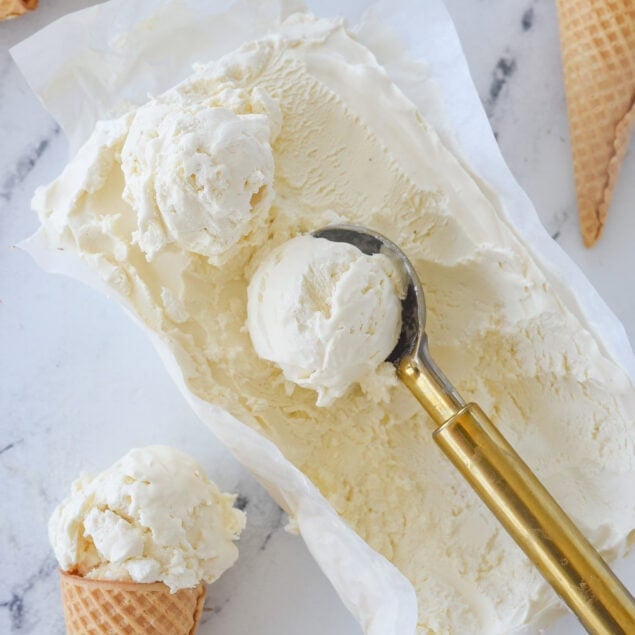 NO CHURN VANILLA ICE CREAM OVERHEAD SHOT