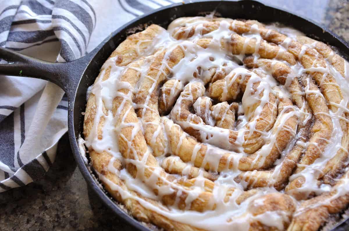 glazed skillet cinnamon roll