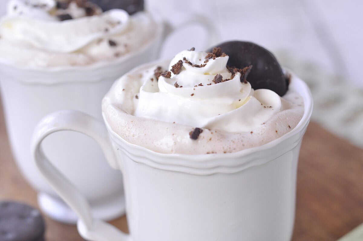 MINT HOT CHOCOLATE WITH WHIPPED CREME ON TOP