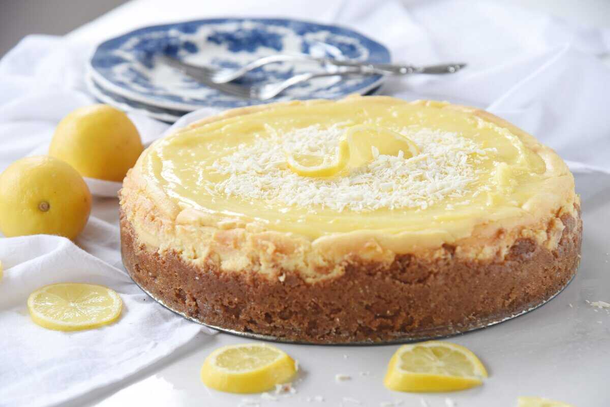 a entire lemon whit4e chocolate cheesecake on the table