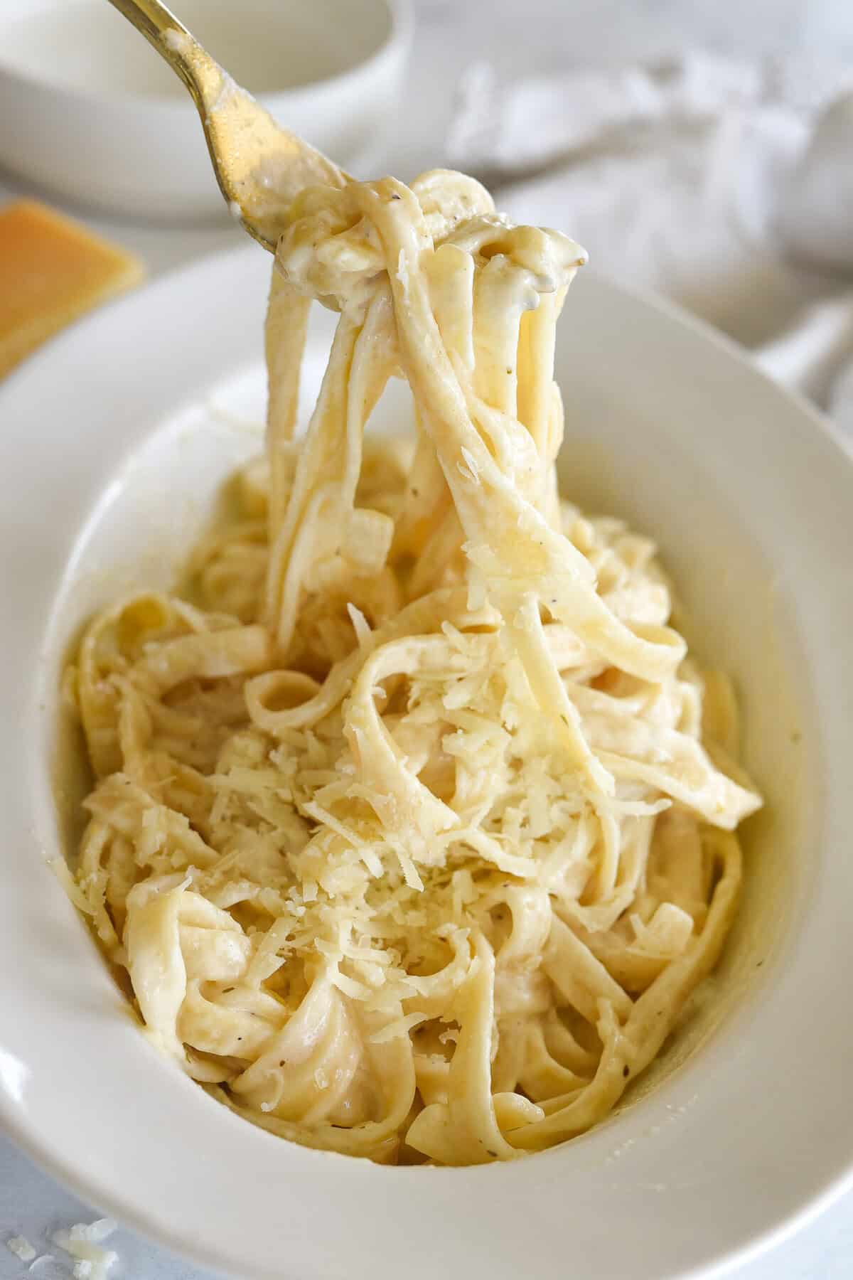 fork full of fettucine alfredo