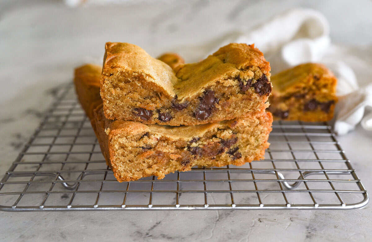 side view of peanut butter chocolate chip bars